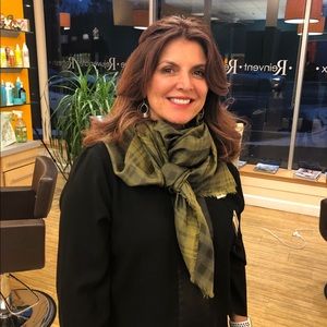 Meet your Posher, Rosely